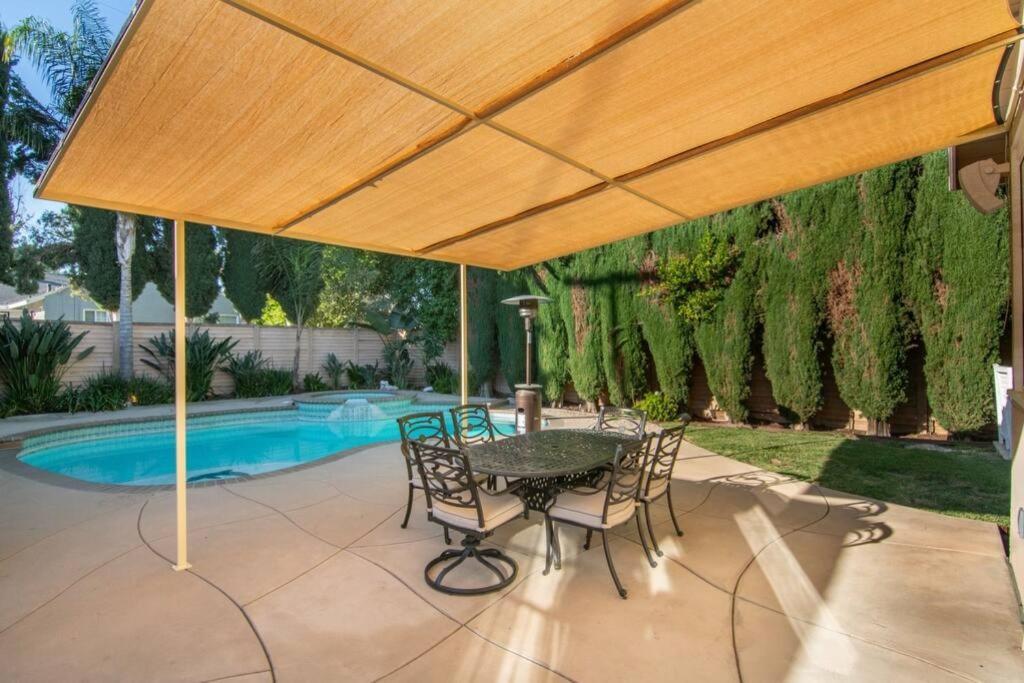 Large Home With Pool + Jacuzzi 洛杉矶 外观 照片