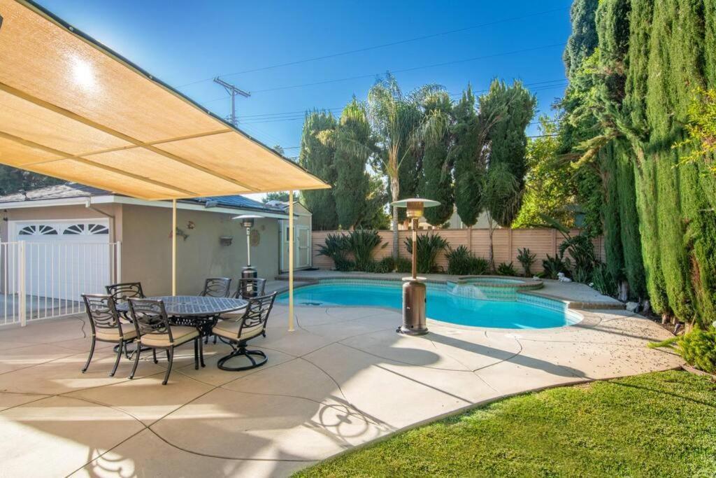 Large Home With Pool + Jacuzzi 洛杉矶 外观 照片